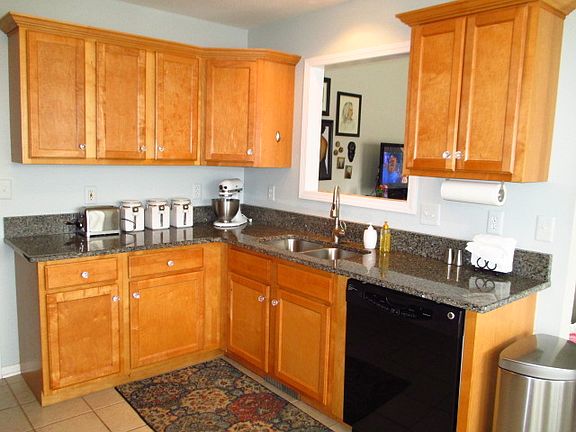 3rd image of 131 Gallant Ct