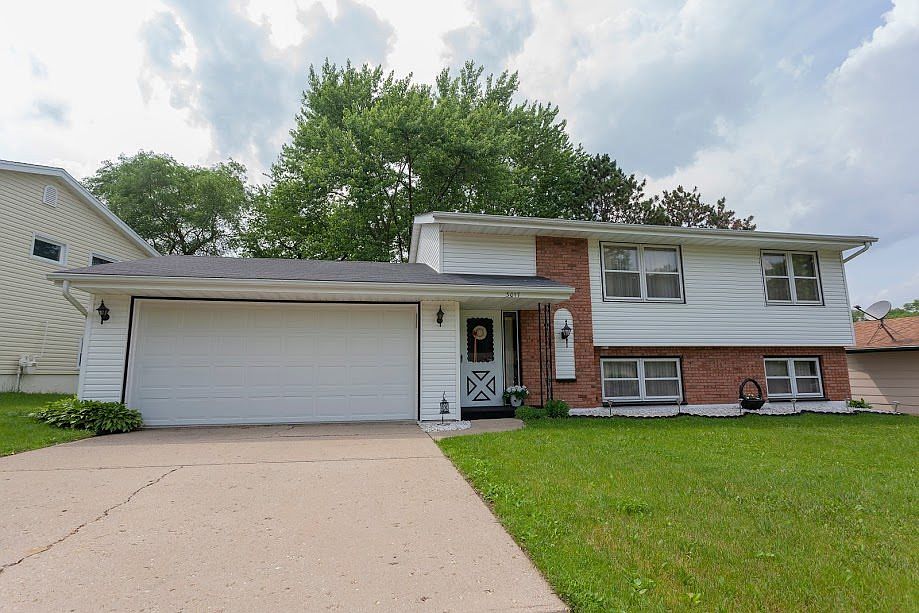 1st image of 3017 Bavarian Ln
