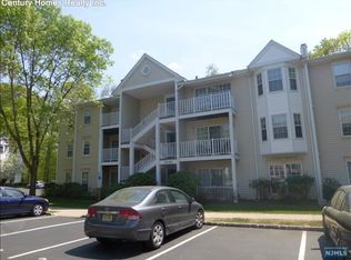 658 Plum Ter, Mahwah, NJ 07430