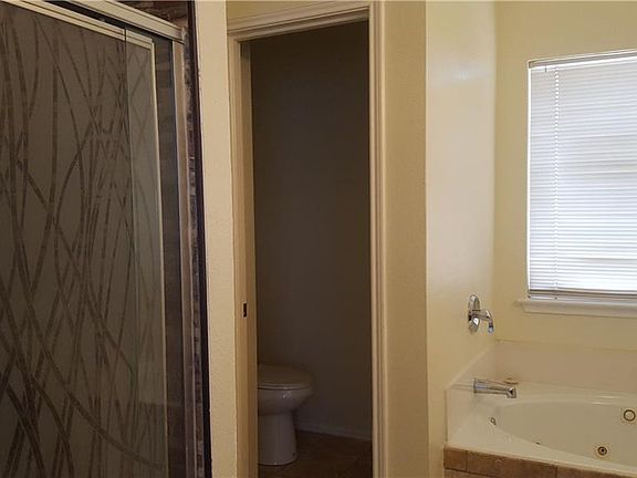 5th image of 2816 Park Place Dr