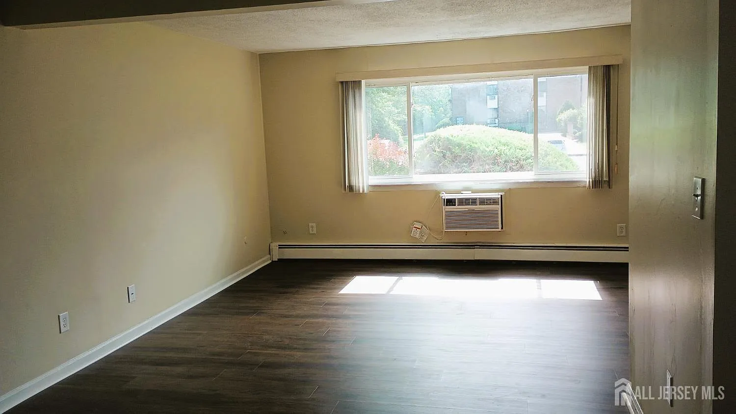 1 bed, 1.0 bath, $2,000 — Photo 3