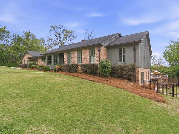 3rd image of 3601 Crestbrook Rd