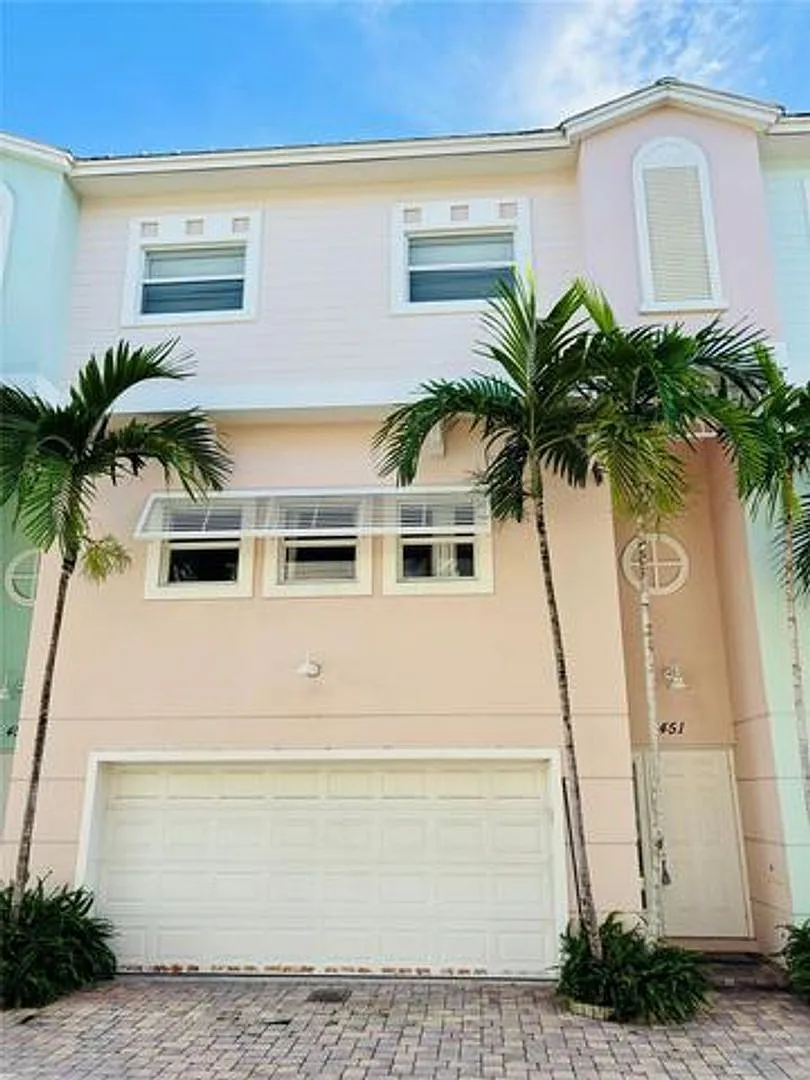 451 NE 1st Street 451, Pompano Beach, FL 33060 - 6201 — Photo 4