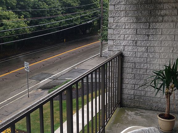 3rd image of 308 Quarry St APT 202