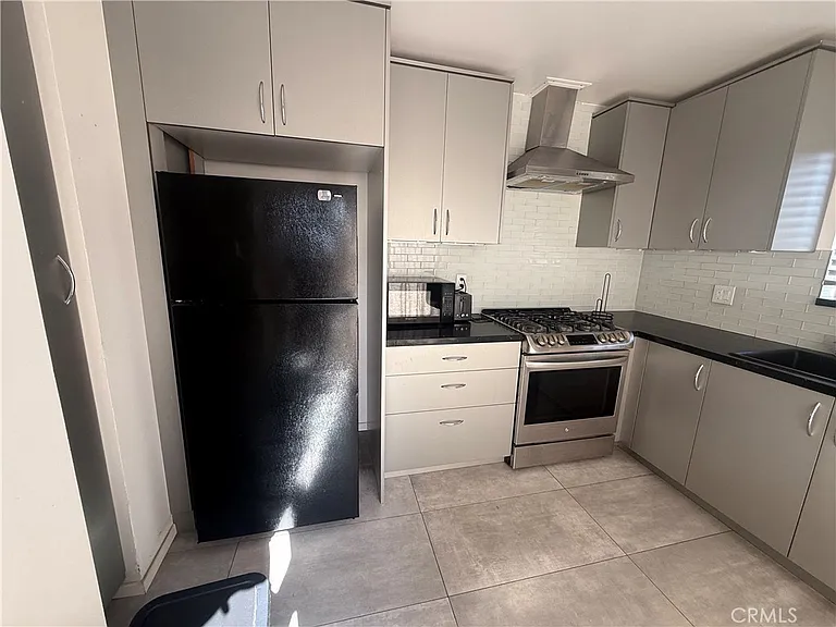 9131 Burnet Ave #10 — Photo 38