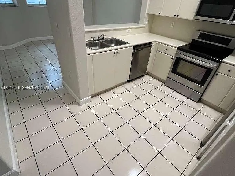 1661 SE 28th St #202 — Photo 17