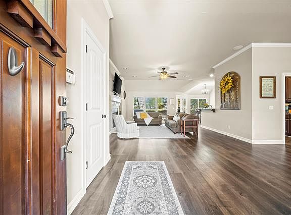 4th image of 2637 Woodstone Dr