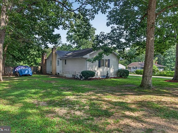 4th image of 11 Acorn Dr