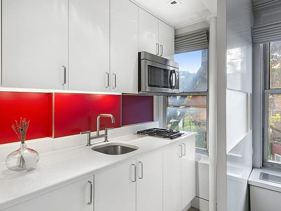 2nd image of 325 W 45th St APT 511