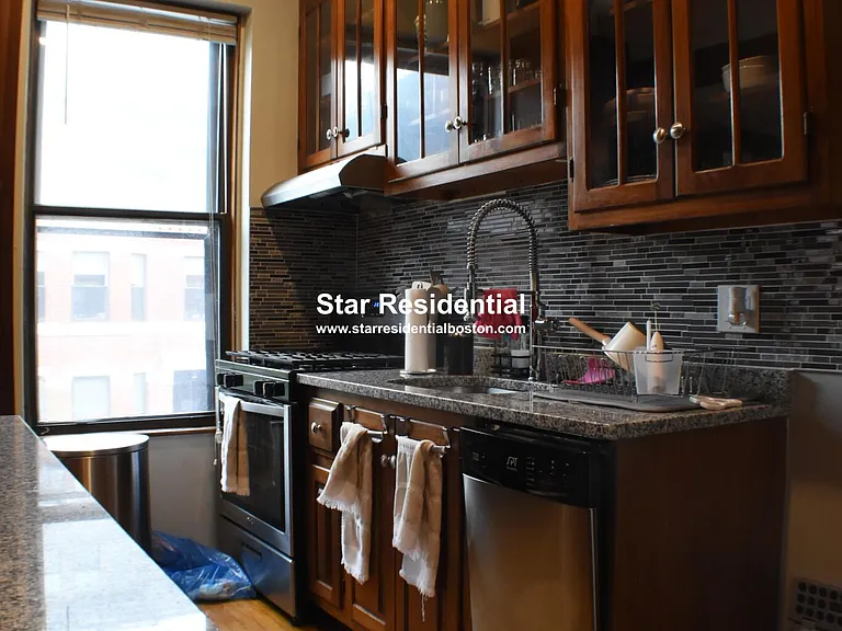 31 Fairfield St #201 — Photo 13