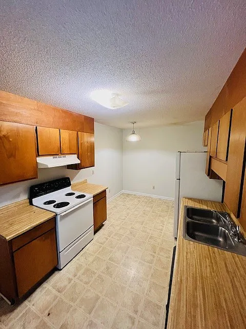 2 bed, 700 sqft, $600 — Photo 2