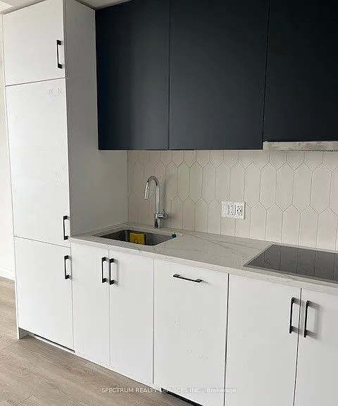 741 King St W #409 — Photo 3