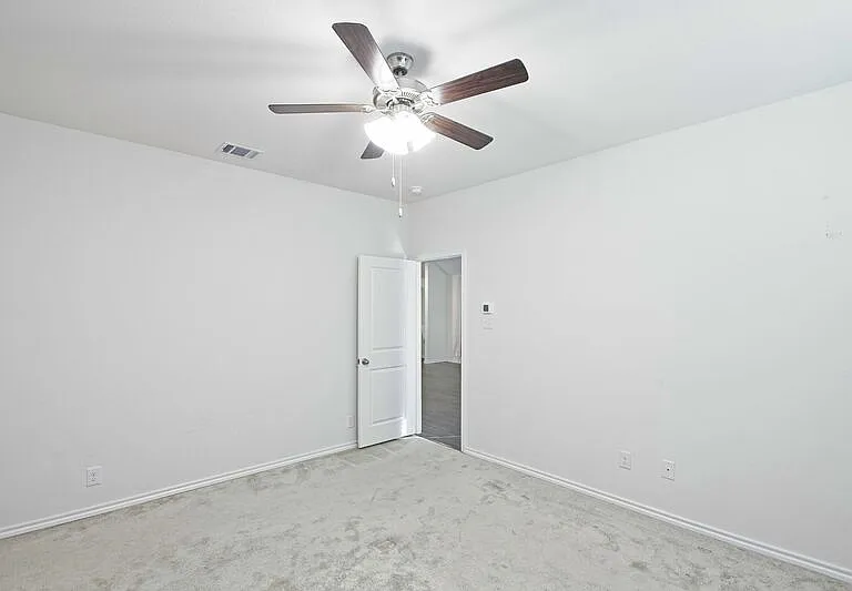 1111 Emerald Gate Dr — Photo 7