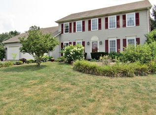 39W313 Woodgate Rd, St Charles, IL 60175