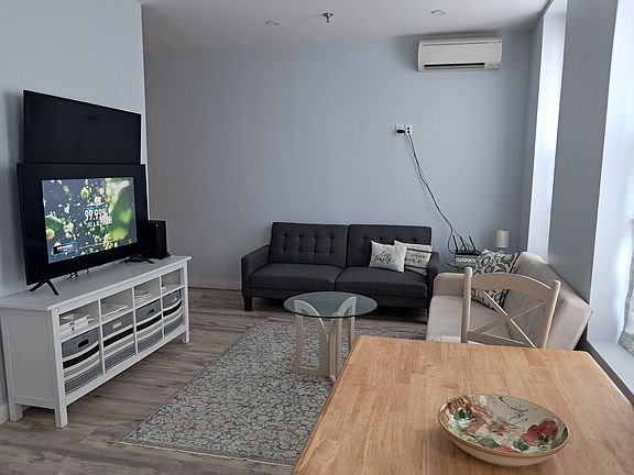 4th image of 627 Main St #303
