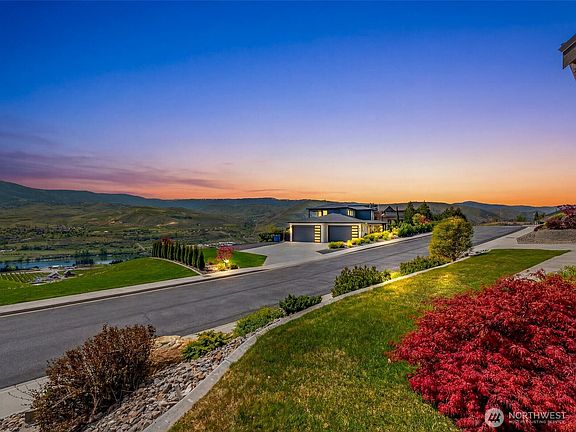 4th image of 2741 SE Falcon View Drive