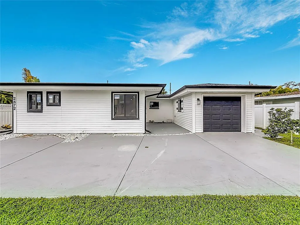 3 bed, 3.0 bath, 1636 sqft, $3,400 — Photo 2