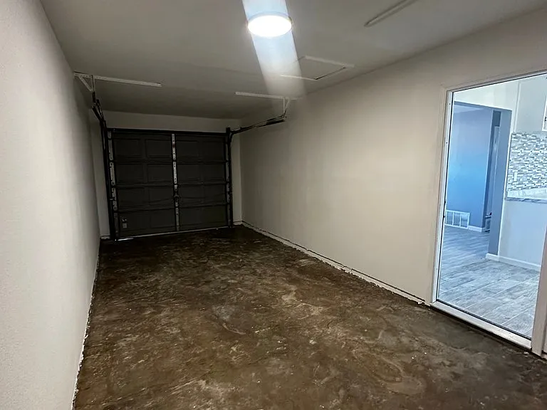 2206 Lyndale Dr — Photo 11