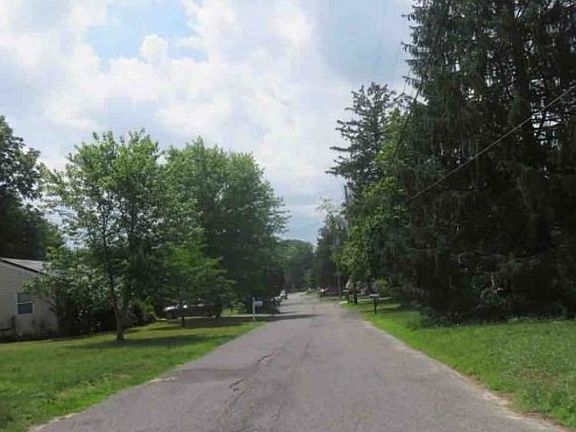 Exterior Neighborhood (street photo)
