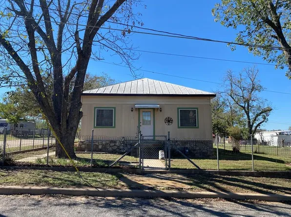 516 Silver Maple St, Fredericksburg, TX 78624