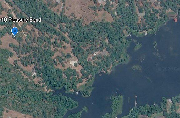 3rd image of 910 Pleasure Bend Rd