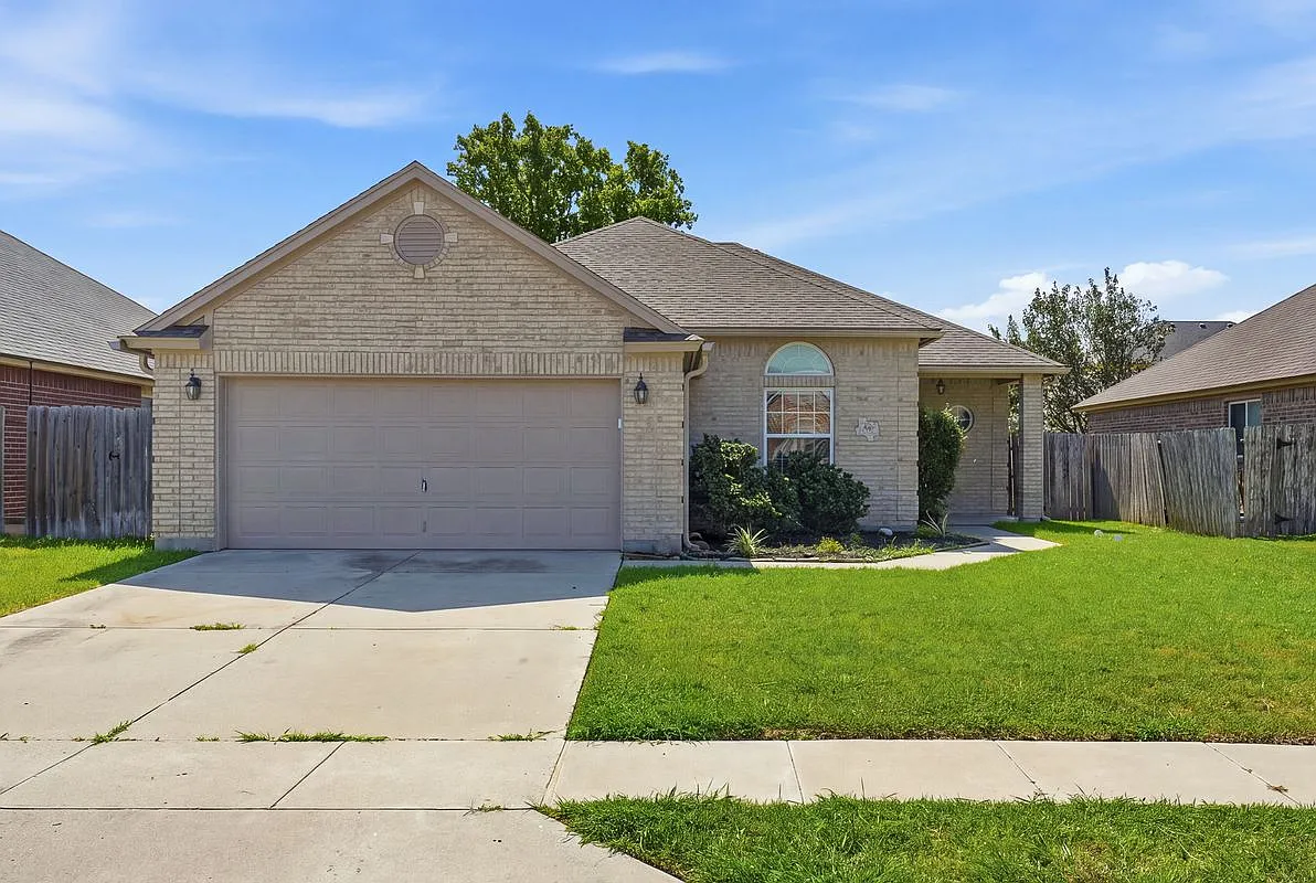 4 bed, 2.0 bath, 1731 sqft, $2,500 — Photo 2