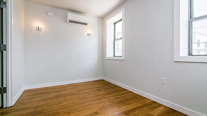 Rented by Nooklyn NYC LLC | media 105