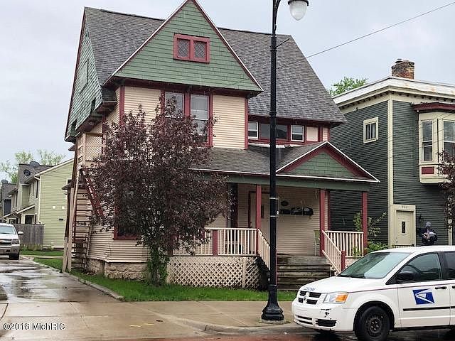 1st image of 900 Cherry St SE