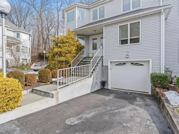 15 Larissa Lane, Thornwood, NY 10594