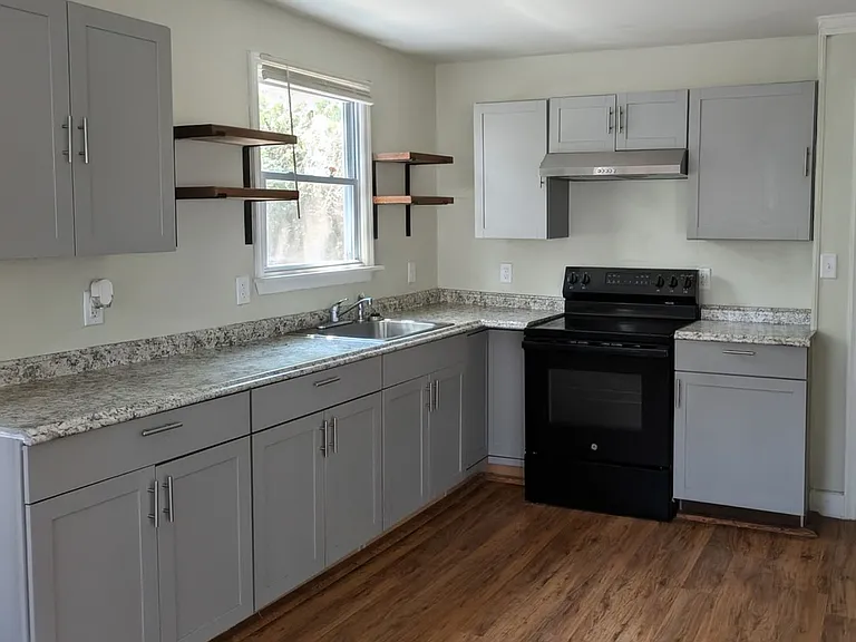906 Central Ave — Photo 6