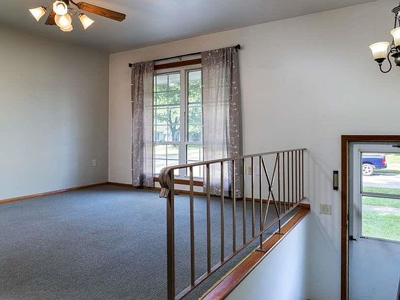 4th image of 240 Crestwood Ln