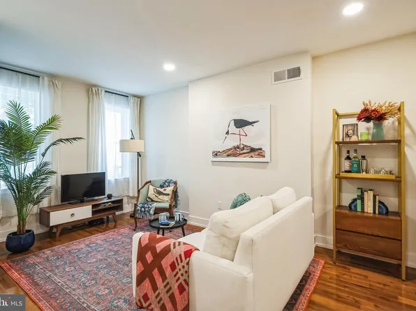 2425 Jasper St, Philadelphia, PA 19125