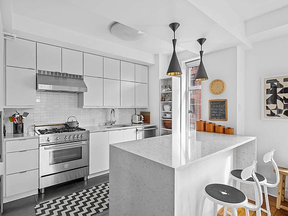 4th image of 470 W 24th St APT 10B