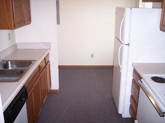 3rd image of 720 Cedar Dr APT D