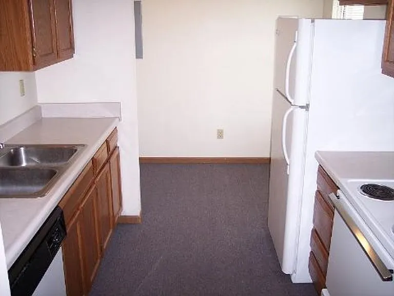 720 Cedar Dr — Photo 3