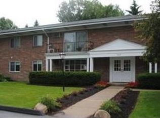 5009 Nob Hill Dr APT B8, Chagrin falls village, OH 44022