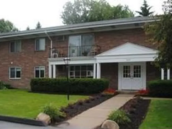 5009 Nob Hill Dr APT B8, Chagrin Falls Village, OH 44022