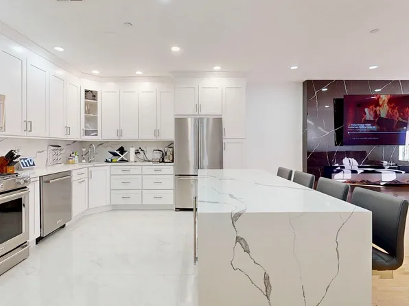 1940 Bergen Avenue image 3 of 42