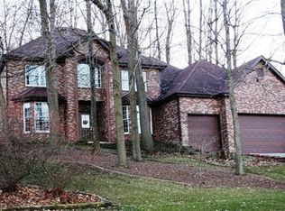 446 Roxbury Rd, Valparaiso, IN 46385