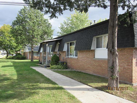 Quiet location, yet just steps from CMU and restaurants, including Panda Express, Jon's Drive In.