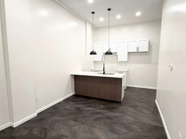 2575 Scranton Rd, Cleveland, OH