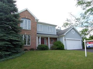 335 Sommerset Dr, Grayslake, IL 60030