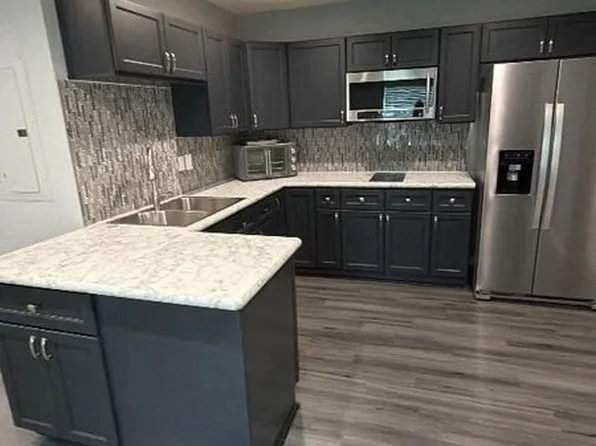 130 NE 10th Pl, Cape Coral, FL 33909