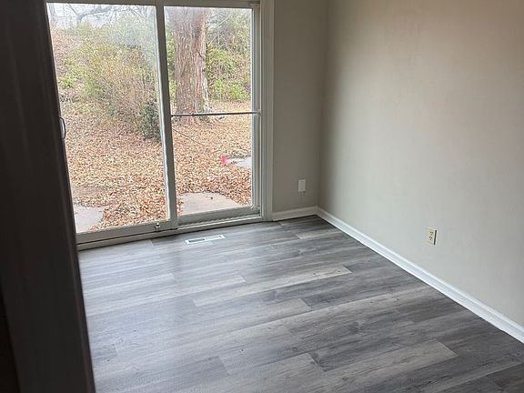 4th image of 315 Hawthorne Ct APT B