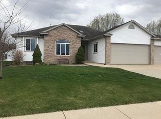 730 W Linden Dr, Jefferson, WI 53549