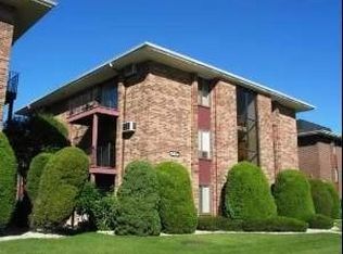 15824 Terrace Dr #RO2, Oak Forest, IL 60452