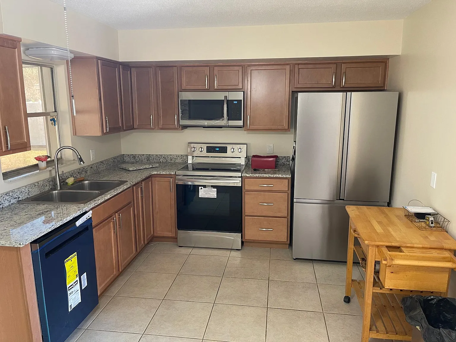 2 bed, 1.5 bath, 1100 sqft, $2,000 — Photo 2