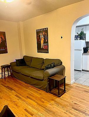 3rd image of 27 E 37th St #B