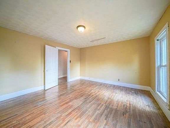 3rd image of 904 N 3rd St