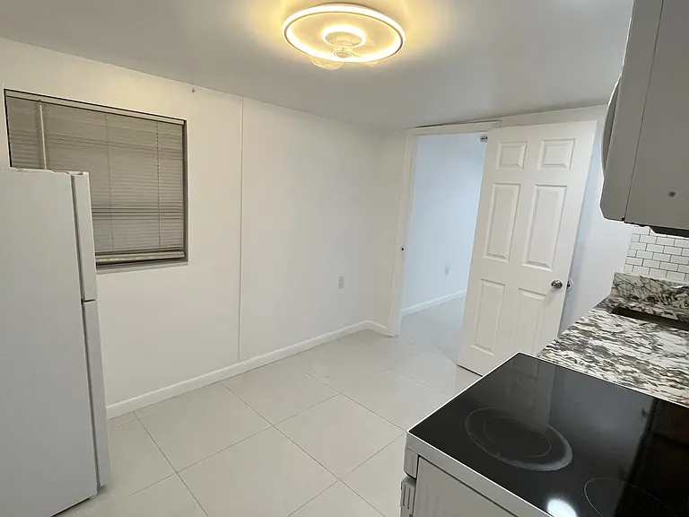 920 SW 29th Way #2/1 — Photo 4